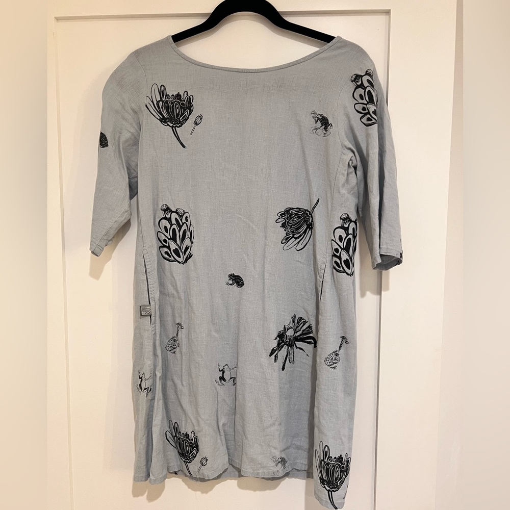 Hombre Necio Médium light blue frog dress